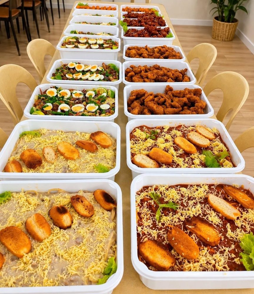Packed meals lined up for an event
